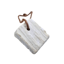 Cargar imagen en el visor de la galería, Detergente sólido mediano - 200 gr