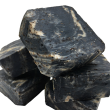 Cargar imagen en el visor de la galería, Jabón corporal carbón activo + café 70 gr